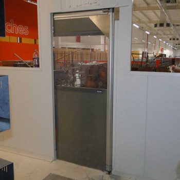 porta vai e vem drpvc divisao de area de clientes e area de cozinha