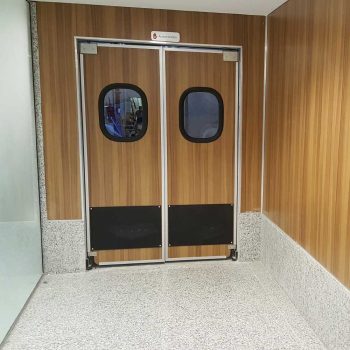 porta vai e vem em abs macam brasil dr300 com acabamento amadeirado para divisao de ambientes
